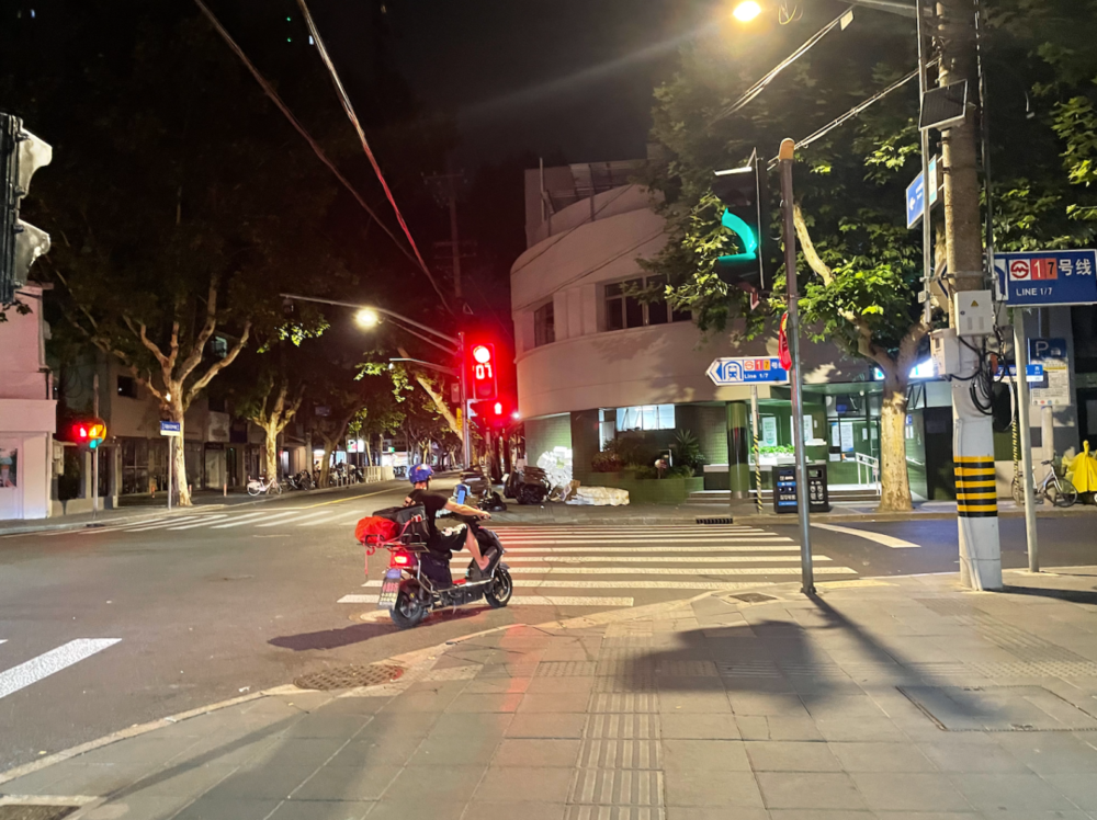 線上賭場：誰走進了深夜便利店？