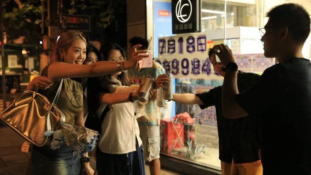 線上賭場：誰走進了深夜便利店？