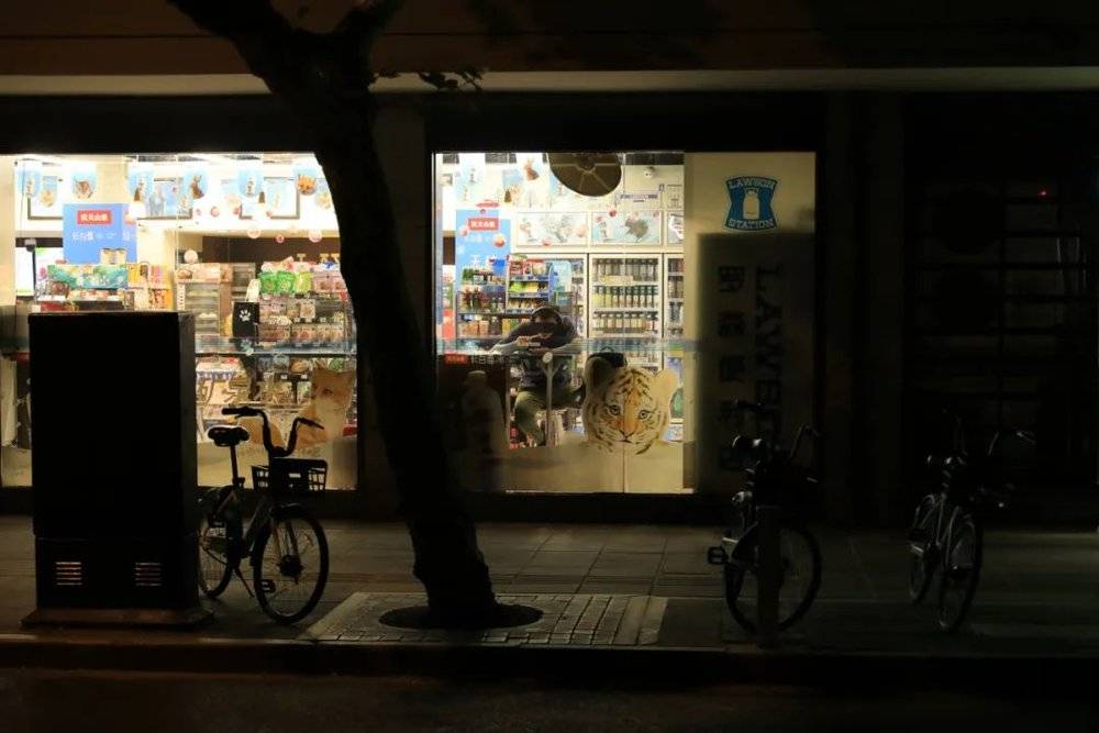 線上賭場：誰走進了深夜便利店？