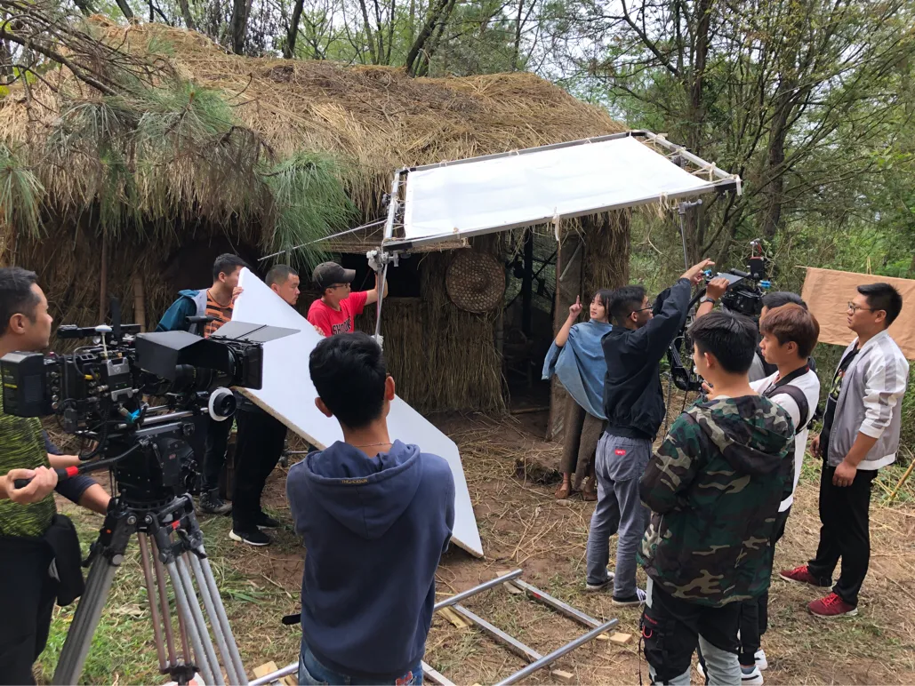 {足球投注}(丛林少女之荒野逃生剧情介绍详细)
