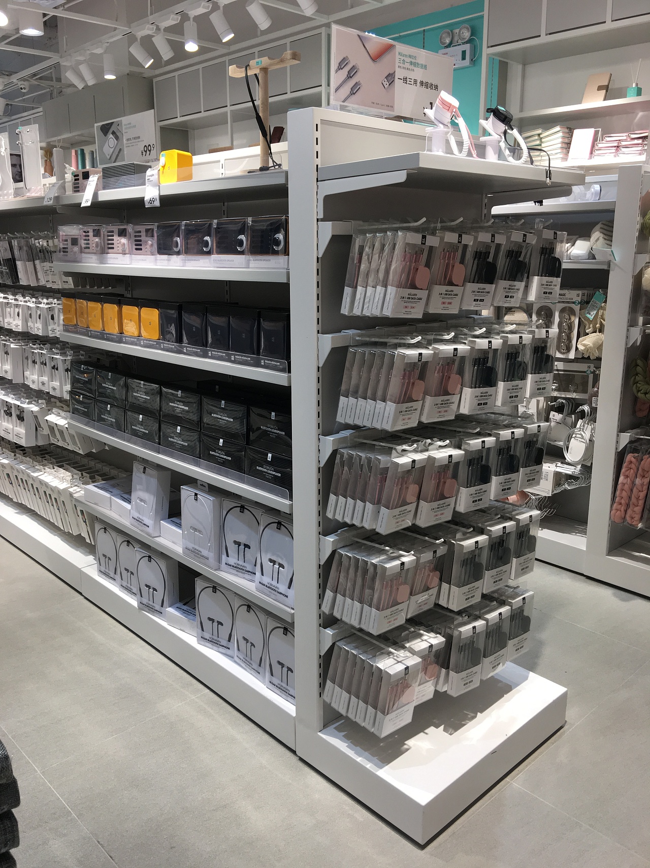 {足球投注}(精品店卖什么东西比较好卖点)